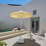 Coconut Hotel *