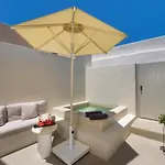 Coconut Hotel Karterados (Santorini)