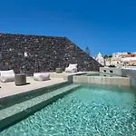 Coconut Hotel *